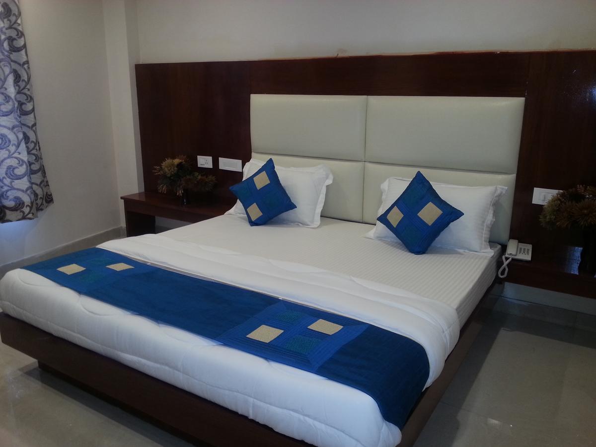 Hotel Sapphire New Delhi Exterior photo