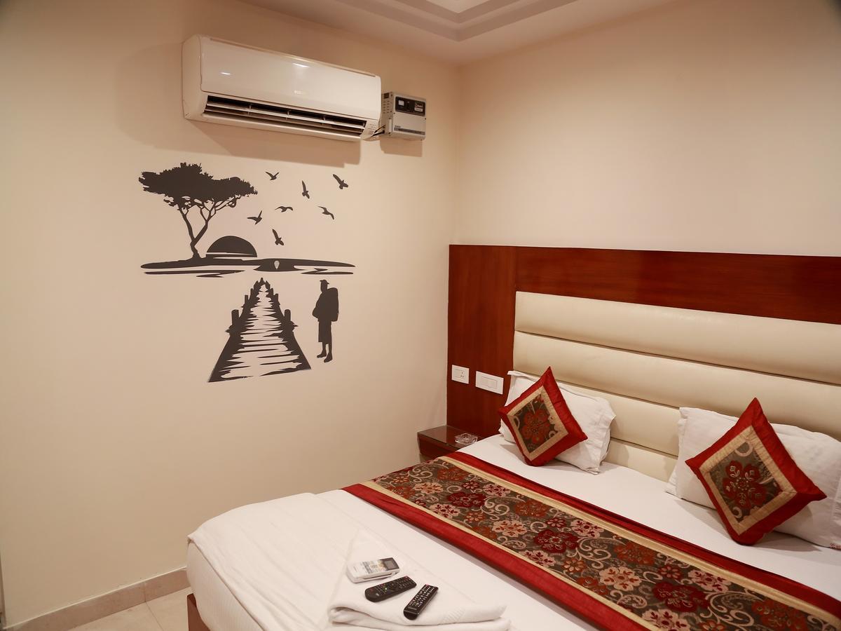 Hotel Sapphire New Delhi Exterior photo